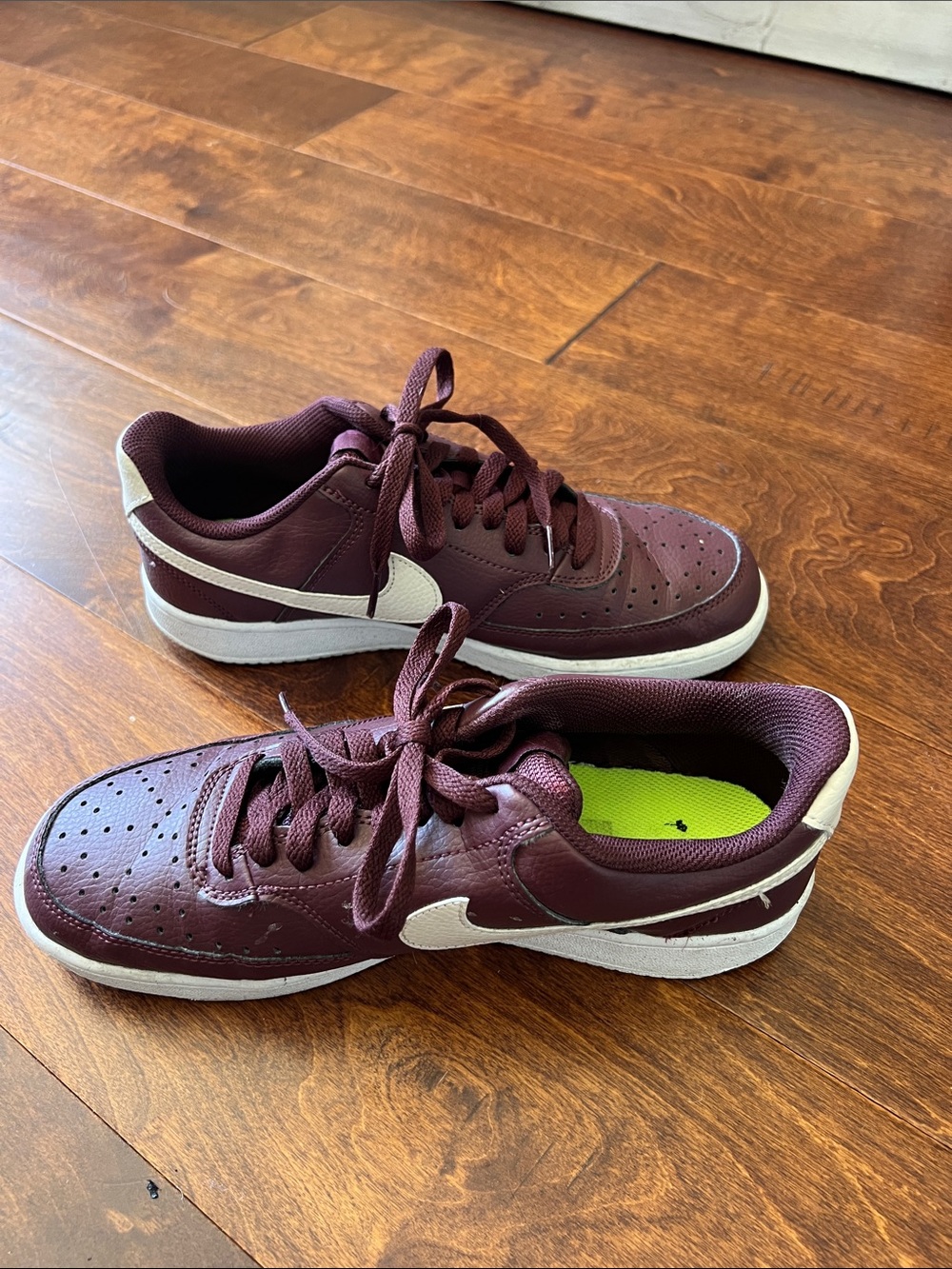 Nike Burgundy Low-Top Sneakers - Picture 2 of 2